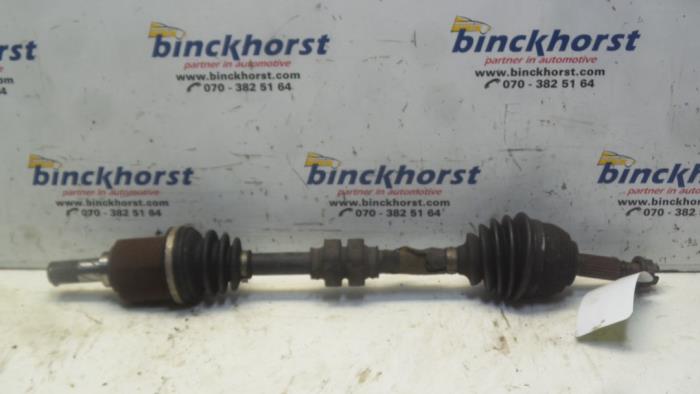 Gebruikte Steekas links-voor Nissan Micra (K12) 1.5 dCi 65 Prijs € 42,00 Margeregeling aangeboden door Binckhorst BV