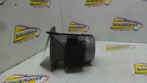 Gebruikte Luchthoeveelheidsmeter Volkswagen Passat (35I) 1.6i Prijs € 26,25 Margeregeling aangeboden door Binckhorst BV