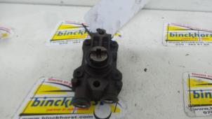 Gebruikte Opvoerpomp Mercedes C (W202) 2.2 C-220 CDI 16V Prijs € 42,00 Margeregeling aangeboden door Binckhorst BV