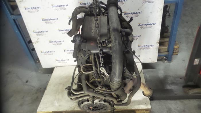 Motor van een Mercedes-Benz Vito (638.0) 2.2 CDI 108 16V 2001