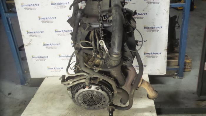 Motor van een Mercedes-Benz Vito (638.0) 2.2 CDI 108 16V 2001