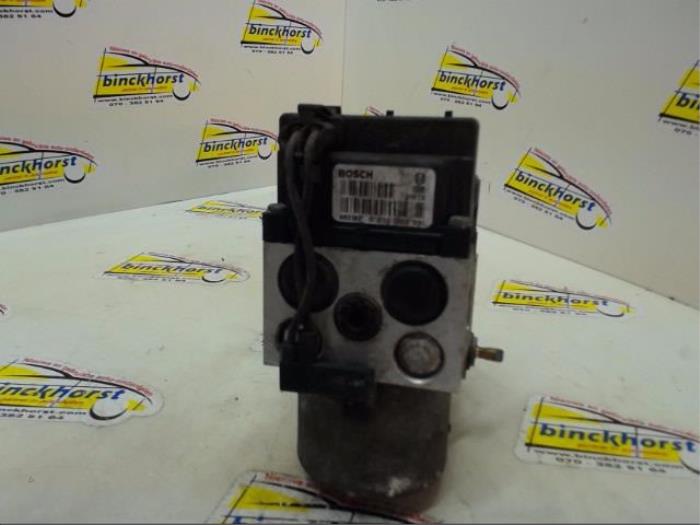 Gebruikte ABS Pomp Renault Megane Scénic (JA) 2.0 RT Prijs € 73,50 Margeregeling aangeboden door Binckhorst BV