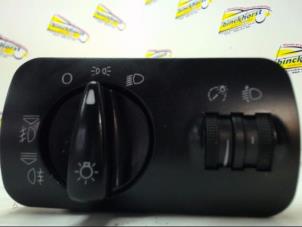 Gebruikte Licht Schakelaar Seat Ibiza II Facelift (6K1) 1.4 16V Prijs € 21,00 Margeregeling aangeboden door Binckhorst BV