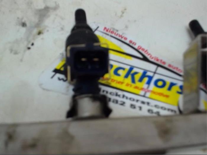 Injector brug van een BMW X5 (E53) 3.0i 24V 2005