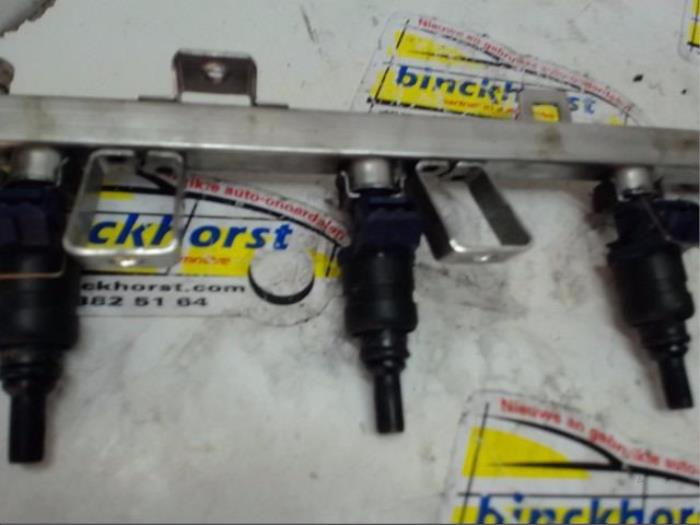 Injector brug van een BMW X5 (E53) 3.0i 24V 2005