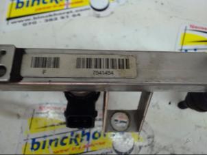 Injector brug van een BMW X5 (E53) 3.0i 24V 2005