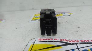 Gebruikte Alarmlicht Schakelaar Volkswagen Golf V (1K1) 1.9 TDI Prijs € 10,50 Margeregeling aangeboden door Binckhorst BV