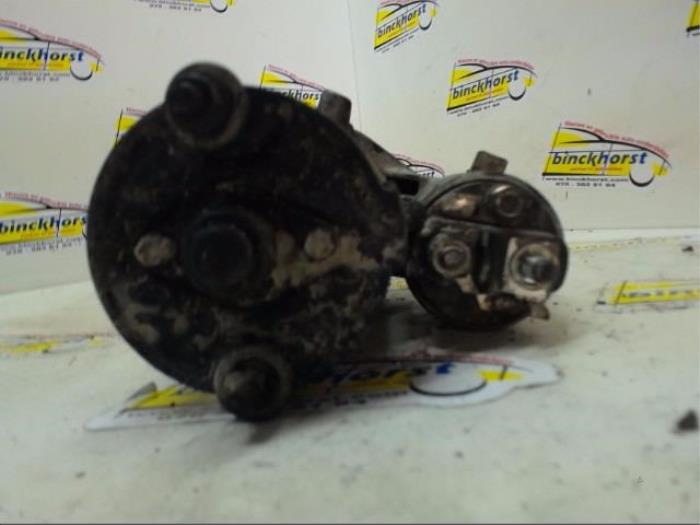 Startmotor van een Opel Zafira (F75) 2.0 DTI 16V 2002
