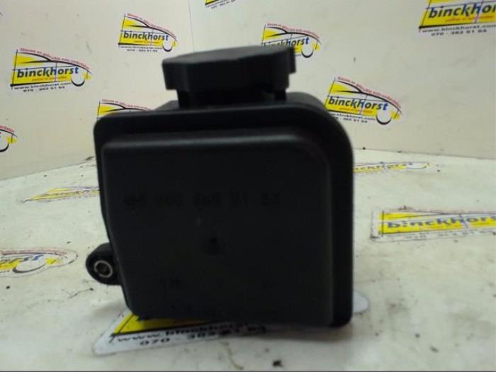 Gebruikte Servo Oliereservoir Mercedes CLK (R208) 3.2 320 V6 18V Prijs € 21,00 Margeregeling aangeboden door Binckhorst BV
