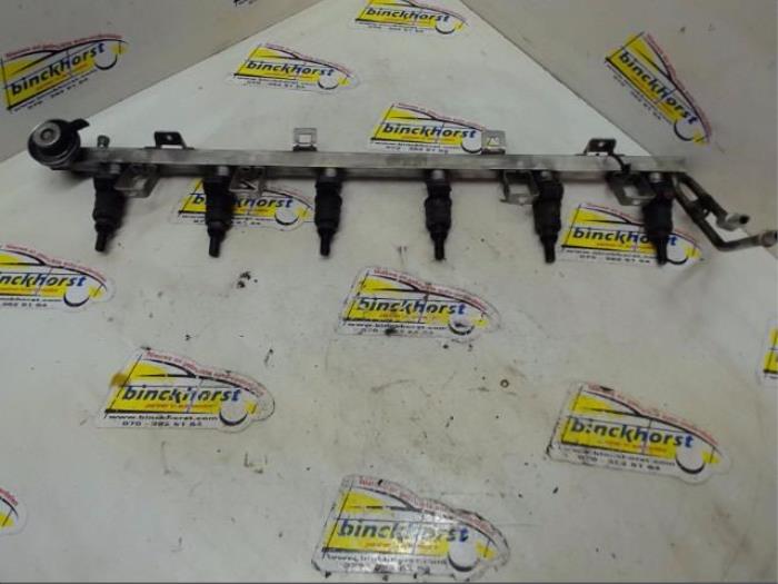 Gebruikte Injector brug BMW 5 serie (E39) 520i 24V Prijs € 82,95 Margeregeling aangeboden door Binckhorst BV