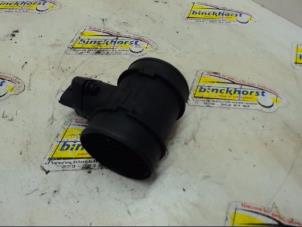 Gebruikte Luchthoeveelheidsmeter Opel Zafira (F75) 2.0 DI 16V Prijs € 31,50 Margeregeling aangeboden door Binckhorst BV