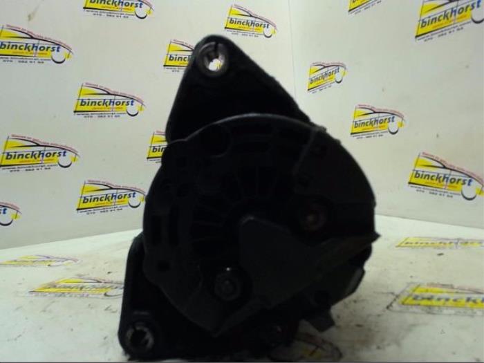 Dynamo van een Opel Zafira (F75) 2.0 DI 16V 1999