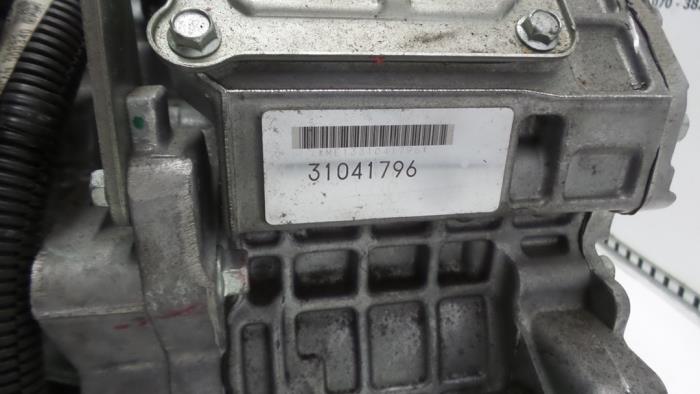 Versnellingsbak van een Mitsubishi Outlander (GF/GG) 2.0 16V PHEV 4x4 2013