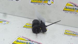 Gebruikte Ruitensproeierpomp voor Nissan Micra (K12) 1.5 dCi 65 Prijs € 10,50 Margeregeling aangeboden door Binckhorst BV