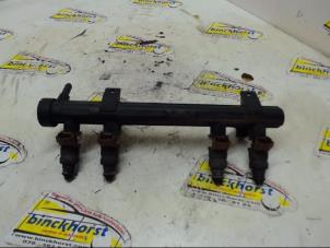 Gebruikte Injector brug Skoda Fabia (6Y2) 1.4i Prijs € 84,00 Margeregeling aangeboden door Binckhorst BV