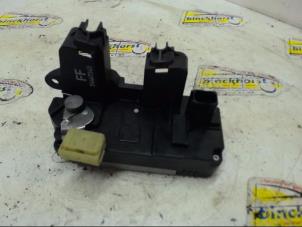 Gebruikte Deurslot Mechaniek 4Deurs links-achter Opel Vectra C 1.8 16V Prijs € 36,75 Margeregeling aangeboden door Binckhorst BV