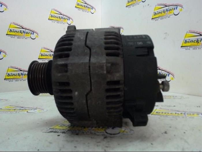 Dynamo van een Volkswagen Polo III (6N1) 1.4i 60 1998