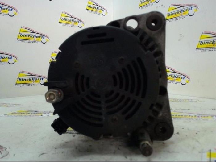 Dynamo van een Volkswagen Polo III (6N1) 1.4i 60 1998