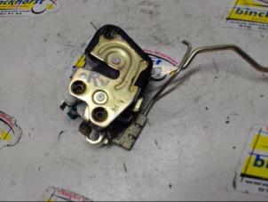 Gebruikte Deurslot Mechaniek 2Deurs rechts Hyundai H-1/H-200 2.5 Tdi Prijs € 52,50 Margeregeling aangeboden door Binckhorst BV