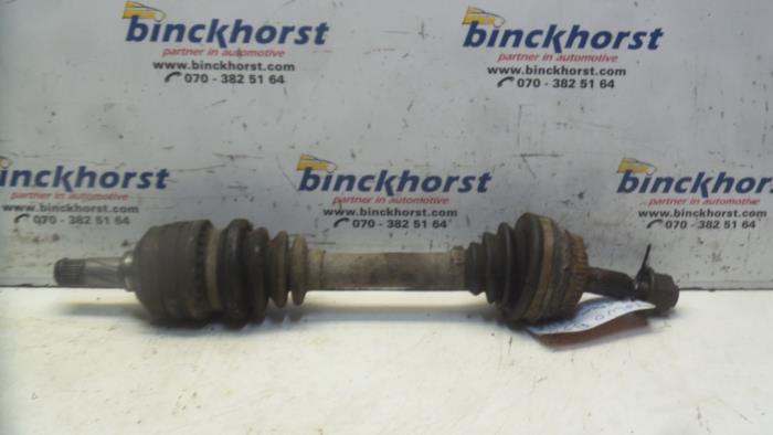 Gebruikte Aandrijfas links-voor Volvo 850 2.5i GLE 10V Prijs € 73,50 Margeregeling aangeboden door Binckhorst BV