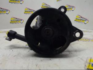 Gebruikte Servopomp Nissan Navara (D23) 2.5 dCi 16V 4x4 Prijs € 105,00 Margeregeling aangeboden door Binckhorst BV