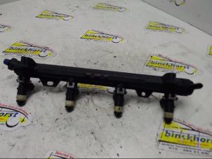 Gebruikte Injector brug Skoda Fabia (6Y2) 1.4i 16V Prijs € 84,00 Margeregeling aangeboden door Binckhorst BV