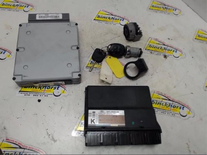 Gebruikte Kontaktslot + computer Ford Mondeo III Wagon 1.8 16V Prijs € 131,25 Margeregeling aangeboden door Binckhorst BV