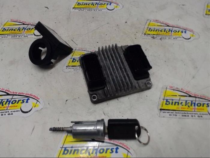 Gebruikte Kontaktslot + computer Opel Corsa C (F08/68) 1.7 DI 16V Prijs € 131,25 Margeregeling aangeboden door Binckhorst BV