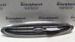 Gebruikte Grille Ford Mondeo II 1.8 TD CLX Prijs € 26,25 Margeregeling aangeboden door Binckhorst BV