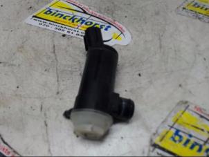 Gebruikte Ruitensproeierpomp achter Subaru Legacy Wagon (BR) 2.0 D 16V Prijs € 15,75 Margeregeling aangeboden door Binckhorst BV