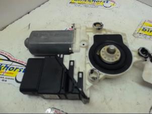 Gebruikte Motor electrisch raam Volkswagen Bora (1J2) 1.9 TDI 110 Prijs € 36,75 Margeregeling aangeboden door Binckhorst BV