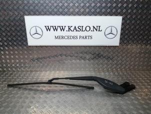 Gebruikte Ruitenwisserarm voor Mercedes SL (R230) 5.0 SL-500 V8 24V Prijs op aanvraag aangeboden door kaslo auto parts