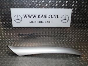 Gebruikte A-stijl Afdekkap links Mercedes SL (R230) 5.0 SL-500 V8 24V Prijs op aanvraag aangeboden door kaslo auto parts