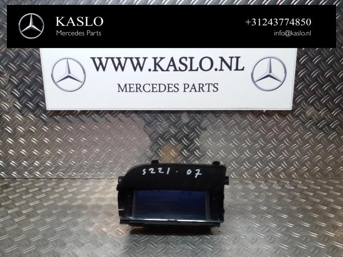 Gebruikte Display Interieur Mercedes S (W221) 3.0 S-320 CDI 24V Prijs € 100,00 Margeregeling aangeboden door kaslo auto parts
