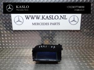 Gebruikte Display Interieur Mercedes S (W221) 3.0 S-320 CDI 24V Prijs € 100,00 Margeregeling aangeboden door kaslo auto parts