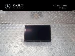 Gebruikte Display Interieur Mercedes E (W213) E-220d 2.0 Turbo 16V Prijs € 200,00 Margeregeling aangeboden door kaslo auto parts
