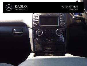 Gebruikte Display Interieur Mercedes ML II (164/4JG) 3.0 ML-350 CDI 4-Matic V6 24V Prijs op aanvraag aangeboden door kaslo auto parts