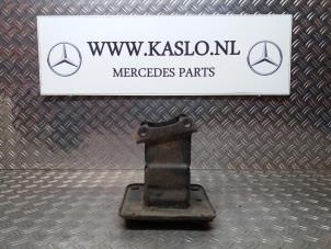 Gebruikte Bumpersteun links-achter Mercedes ML II (164/4JG) 3.0 ML-280 CDI 4-Matic V6 24V Prijs op aanvraag aangeboden door kaslo auto parts