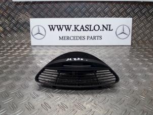Gebruikte Luchtrooster Dashboard Mercedes SL (R230) 5.0 SL-500 V8 24V Prijs op aanvraag aangeboden door kaslo auto parts
