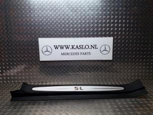 Gebruikte Carrosserielijst Mercedes SL (R230) 5.0 SL-500 V8 24V Prijs op aanvraag aangeboden door kaslo auto parts