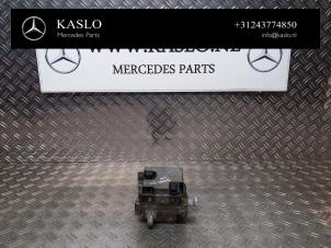 Gebruikte Waterpomp Mercedes S (W220) 3.2 S-320 CDI Prijs op aanvraag aangeboden door kaslo auto parts