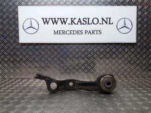 Gebruikte Draagarm onder links-voor Mercedes SL (R230) 5.0 SL-500 V8 24V Prijs € 50,00 Margeregeling aangeboden door kaslo auto parts