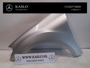 Gebruikte Scherm links-voor Mercedes ML II (164/4JG) 3.0 ML-280 CDI 4-Matic V6 24V Prijs € 150,00 Margeregeling aangeboden door kaslo auto parts