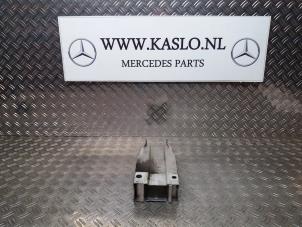 Gebruikte Bumpersteun links-voor Mercedes C (W204) 2.2 C-220 CDI 16V Prijs op aanvraag aangeboden door kaslo auto parts