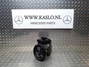 Gebruikte Stuurpomp Mercedes CLK (W209) 1.8 200K 16V Prijs € 100,00 Margeregeling aangeboden door kaslo auto parts