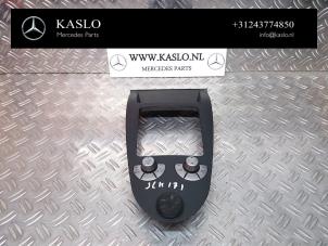 Gebruikte Dashboard deel Mercedes SLK (R171) 1.8 200 K 16V Prijs op aanvraag aangeboden door kaslo auto parts