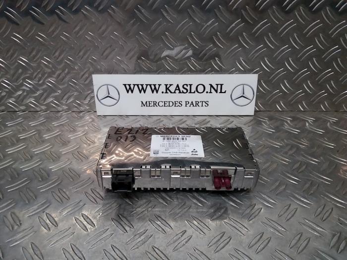 Radio module van een Mercedes-Benz E (W212) E-300 BlueTec Hybrid V6 24V 2013