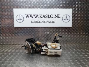 Gebruikte Brandstofpomp Elektrisch Mercedes CLK (W209) 1.8 200K 16V Prijs op aanvraag aangeboden door kaslo auto parts