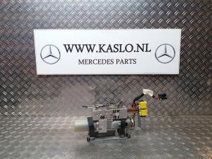 Gebruikte Cabriodak Motor Mercedes SLK (R171) 1.8 200 K 16V Prijs € 175,00 Margeregeling aangeboden door kaslo auto parts