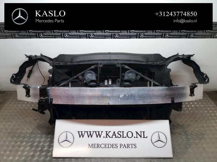 Gebruikte Frontpaneel Mercedes SL (R230) 5.0 SL-500 V8 24V Prijs € 1.000,00 Margeregeling aangeboden door kaslo auto parts